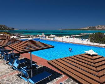 Unahotels Club Hotel Ancora - Stintino - Piscina