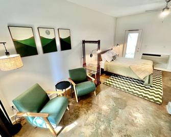 Amazing Studio at Red Owl Courts - Smithville - Habitación