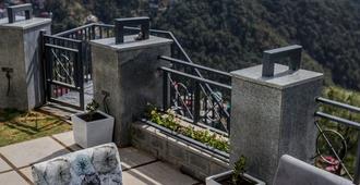 The Zion Hotel - Shimla - Balcony