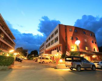Pin Hotel - Lampang - Edificio