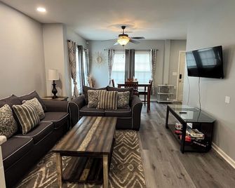 Two Bedroom Basement Apartment - Conyers - Living room