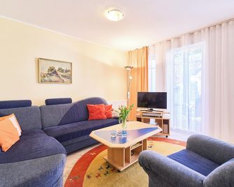 FeWo 57 2, Lindenweg 1 b - Karlshagen - Wohnzimmer