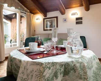 Villa Bottrigari Terrace Spa Bath Apartment - Bologna - Dining room