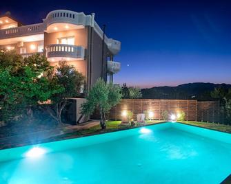 Private Pool Bbq Area Sea View 5 Bedrooms 1km To The Beach - Darmarochori - Piscina