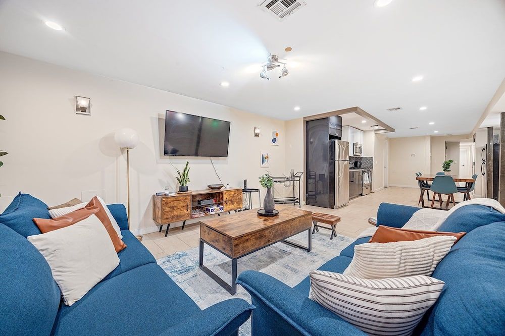 Crown Heights 6BD Haven w/Arcade Games for 16 - بروكلين - غرفة معيشة