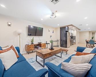 Crown Heights 6BD Haven w/Arcade Games for 16 - Brooklyn