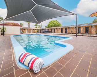 Burke and Wills Motor Inn - Kingaroy - Zwembad