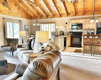 Mountain Home, Views, Near Whiteface, Lake Placid - Wilmington - Obývací pokoj