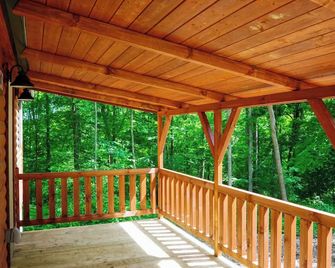 Adventures On The Gorge - Fayetteville - Balcone