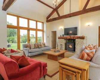 Lower Farm Barn, Pet Friendly, Luxury Holiday Cottage In Bampton - Oxford - Living room