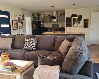 Three bedroom new home with a great view! - Glenorchy - Wohnzimmer