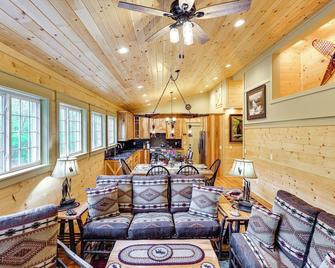 5 Mi to Whiteface Mtn Resort: Cabin-style Apt - Wilmington - Sala de estar