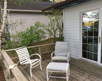 3 Bedroom Cabin On Long Lake, steps from water - Park Rapids - Patio