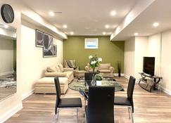 Brand New Walk Out Bsmt Apt Near Beach - Pickering - Restaurant