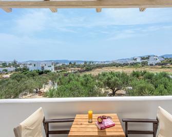 Fantasy Rooms - Adamantas - Balcón