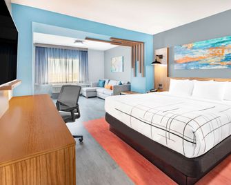 La Quinta Inn & Suites by Wyndham Fort Stockton Northeast - Fort Stockton - Makuuhuone