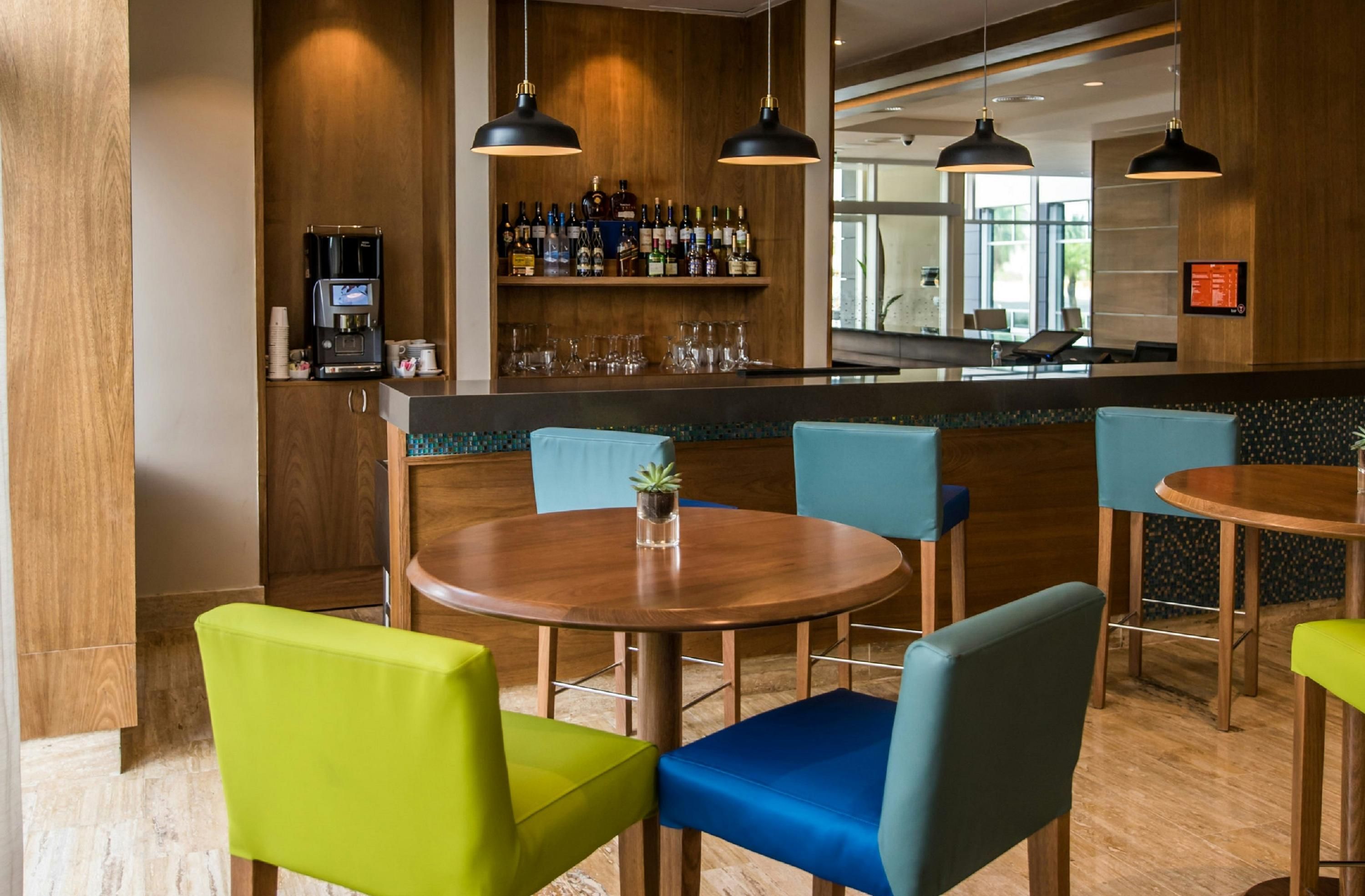 Hampton by Hilton Santo Domingo Airport - Santo Domingo - Bar
