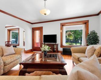 Historic 2-bedroom 1st floor unit with a beautiful porch in delightful De Pere - De Pere