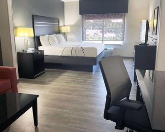 La Quinta Inn & Suites by Wyndham Tulsa Midtown - Tulsa - Bedroom