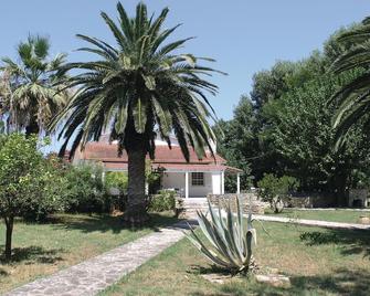 This two-storey vacation home welcomes you to Amfilochia, a beautiful town on the Ambracian Gulf in - Amfilochía - Vista esterna