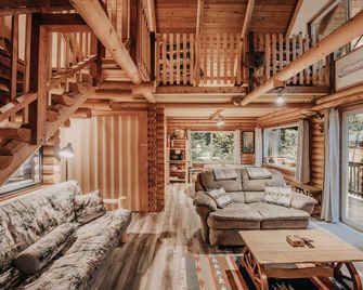 Baker Rim Cabin 17 - A Rustic Family Cabin with Modern Features - Glacier - Living room