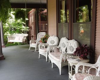 Champaign Garden Inn - Champaign - Patio