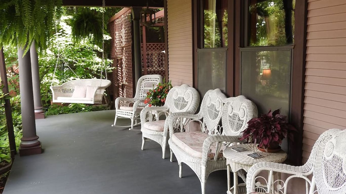 Champaign Garden Inn