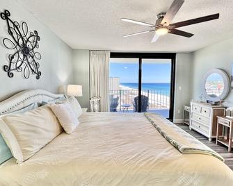 Beautiful Beachfront Condo! Beach Service! Pool, 750sf Wrap-A-Round Balcony - Panama City