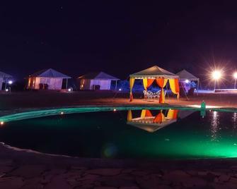 Treebo Desert Harmony Camp - Khuri - Piscina