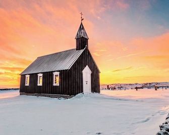 Beautiful, Stylish and Unique Cabin with Hot Tub close to Snæfellsjökull Glacier - Borgarnes - Building