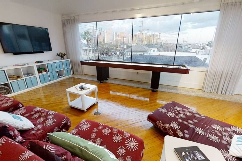 Stunning Skyline View, 2 Story Spacious well equipped mecca in Montrose heart - יוסטון - סלון