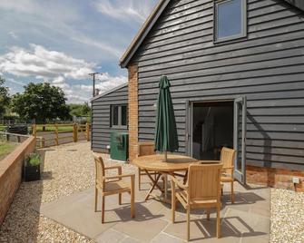 Kingfisher, 2 The Old Stables - Witney - Patio