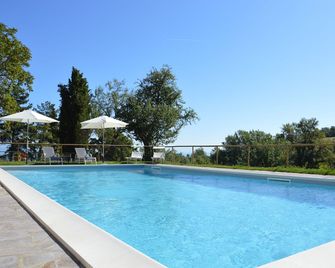 Farmhouse in Tuscany for vacations with family and friends, private fenced pool - Sarteano - Pool