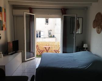 Studio Tout Confort Centre Ville, Climatisation et Balcon - Mazan - Slaapkamer