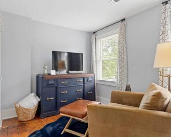 The Fiveten Federal - Downtown Galena Gem! - Galena - Living room