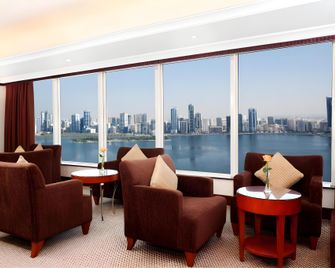 Corniche Hotel Sharjah - Sharjah - Bar