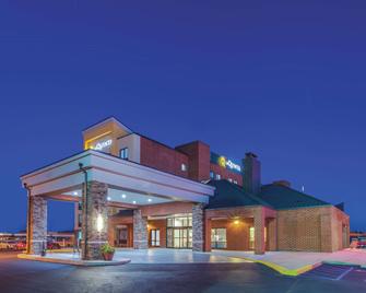 La Quinta Inn & Suites by Wyndham Philadelphia Airport - Essington - Edificio