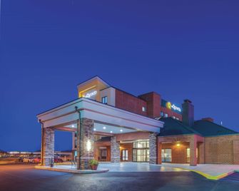 La Quinta Inn & Suites by Wyndham Philadelphia Airport - Essington - Edificio