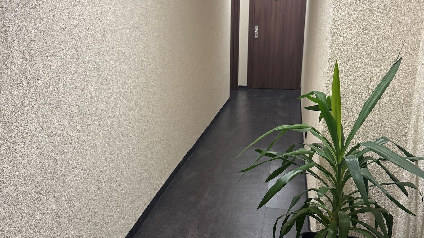 Hotel Capitol Zentrum - 24h -