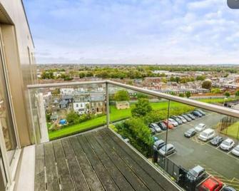 Luxury 2 bedroom apartment in Central London with free Parking - London - Balcony