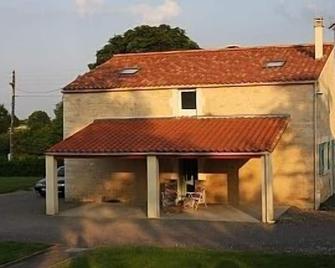 4 bed tastefully converted farmhouse in one of the sunniest most beautiful areas - La Caillère-Saint-Hilaire - Building
