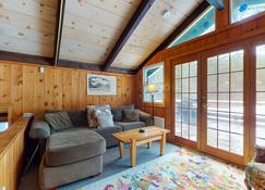 7 Merrimeeting Chalet - North Conway - Living room