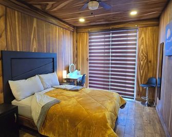 Mike and Lolis Home Relax with the whole family in this accommodation - Santa Maria Tonanitla