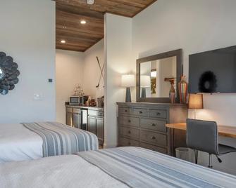 Pebble Bay Club Suites - Camdenton - Bedroom