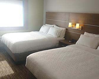 Holiday Inn Express Murrysville-Delmont - Delmont - Bedroom