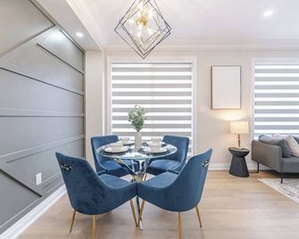Modern Retreat with Loft & Spa-Like Jacuzzi Tub - Brampton - Dining room