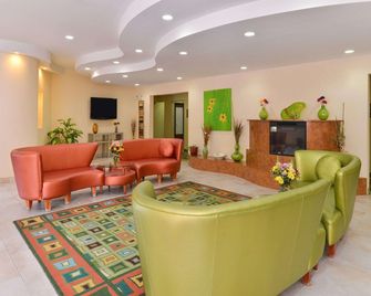 Quality Suites Stratford - Stratford - Lobby
