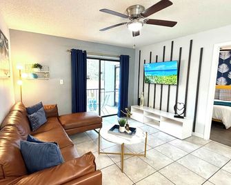 Oasis 105 - Blue Bliss - Titusville