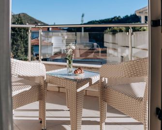 Apartments Del Mar - Petrovac - Balcón