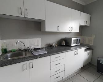 Aloe Cottage - Ramsgate Ramble Rest - Margate - Kitchen